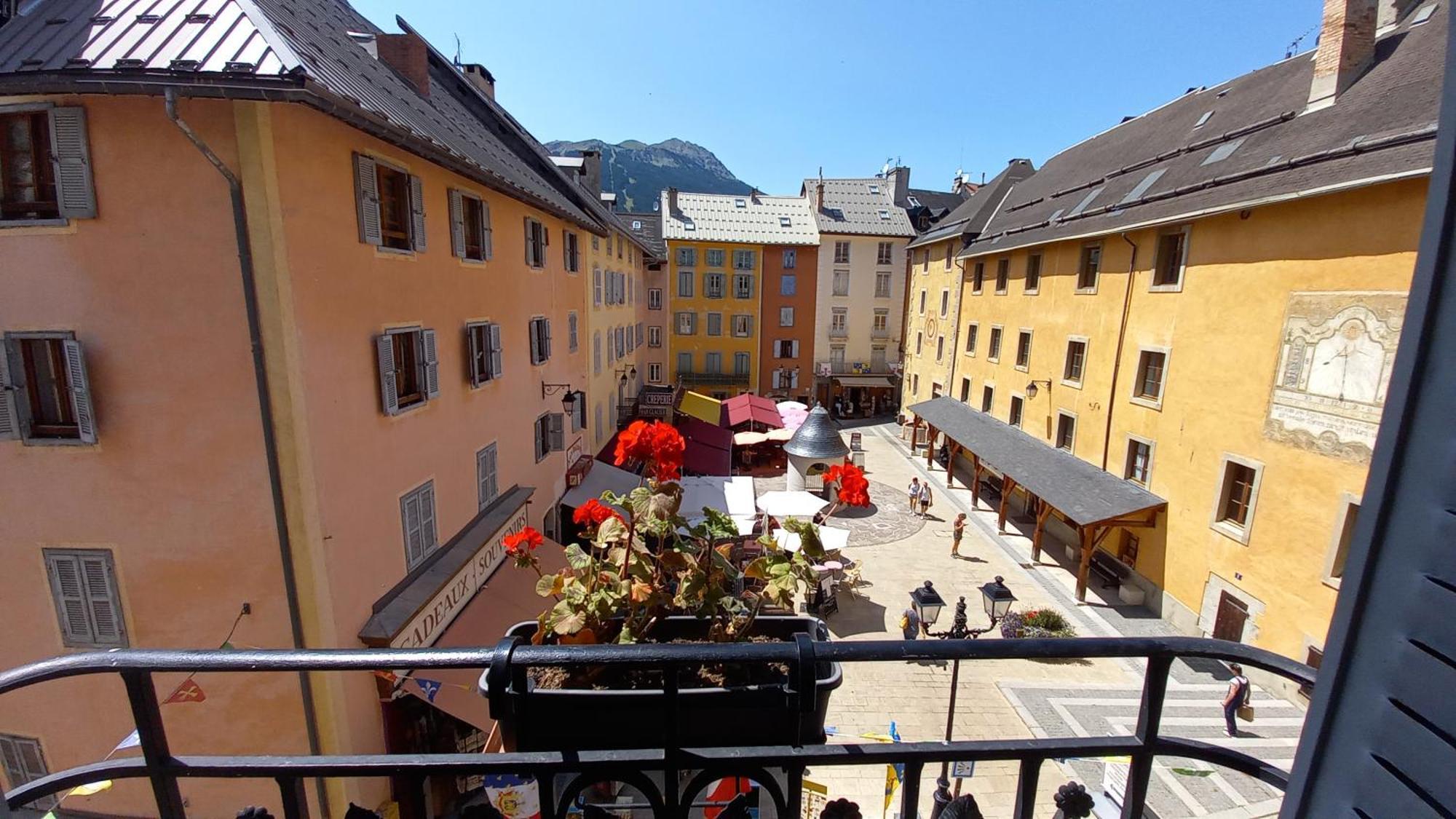 Appartement De Charme Le 1707 Au Coeur De La Cite Vauban Briançon Exterior foto